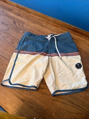 Vissla Men’s Two-Tone Blue & Cream Swim Trunks